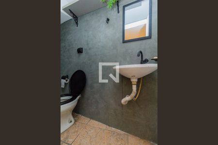 Casa à venda com 450m², 6 quartos e 8 vagas Casa à venda com 450m², 6 quartos e 8 vagasBanheiro 4