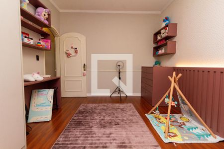 Casa à venda com 450m², 6 quartos e 8 vagas Casa à venda com 450m², 6 quartos e 8 vagasQuarto 3 - com varanda