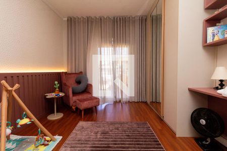 Casa à venda com 450m², 6 quartos e 8 vagas Casa à venda com 450m², 6 quartos e 8 vagasQuarto 3 - com varanda