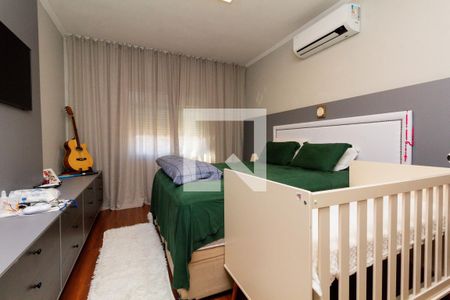 Casa à venda com 450m², 6 quartos e 8 vagas Casa à venda com 450m², 6 quartos e 8 vagasQuarto 2 - suíte com closet