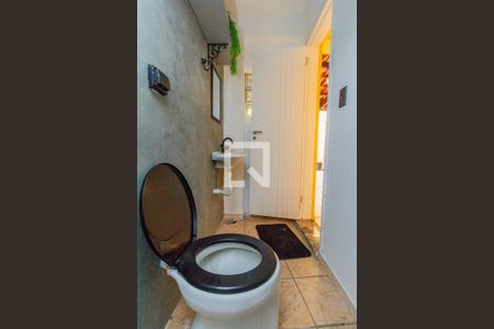 Casa à venda com 450m², 6 quartos e 8 vagas Casa à venda com 450m², 6 quartos e 8 vagasBanheiro 4