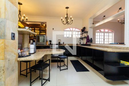 Casa à venda com 450m², 6 quartos e 8 vagas Casa à venda com 450m², 6 quartos e 8 vagasCozinha