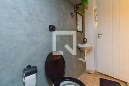 Casa à venda com 450m², 6 quartos e 8 vagas Casa à venda com 450m², 6 quartos e 8 vagasBanheiro 4