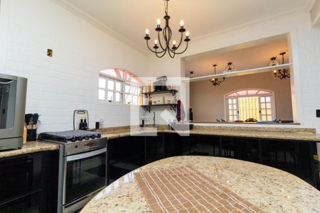 Casa à venda com 450m², 6 quartos e 8 vagas Casa à venda com 450m², 6 quartos e 8 vagasCozinha