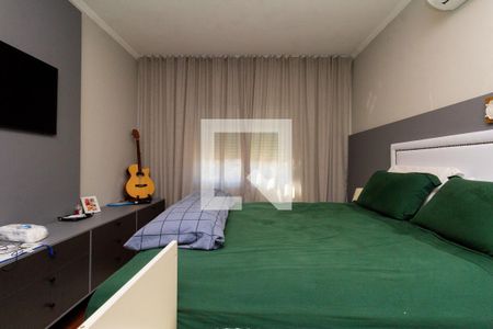 Casa à venda com 450m², 6 quartos e 8 vagas Casa à venda com 450m², 6 quartos e 8 vagasQuarto 2 - suíte com closet