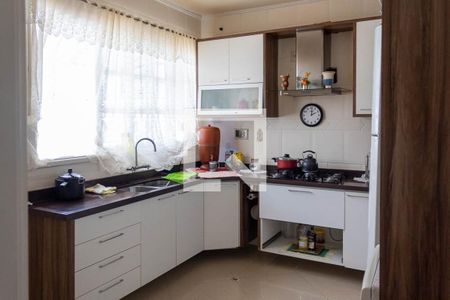 Cozinha de casa para alugar com 4 quartos, 350m² em Jardim Lindóia, Porto Alegre