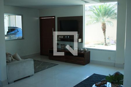 Sala de casa à venda com 3 quartos, 371m² em Alvorada, Contagem