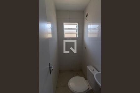 Banheiro de casa para alugar com 1 quarto, 31m² em Jardim Alfredo, São Paulo