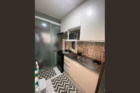 Cozinha de apartamento para alugar com 2 quartos, 41m² em Vila Zat, São Paulo