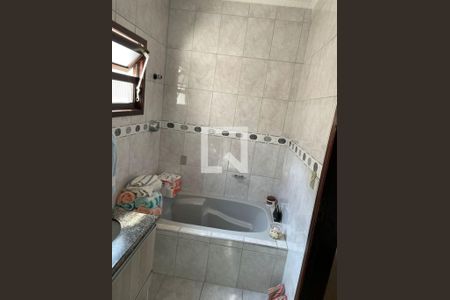 Casa à venda com 3 quartos, 264m² em Utinga, Santo André