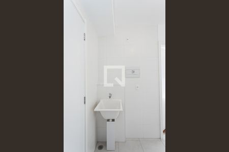 Sala, cozinha e área de serviço de apartamento para alugar com 1 quarto, 28m² em Vila Palmeiras, São Paulo