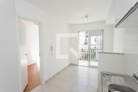 Sala, cozinha e área de serviço de apartamento para alugar com 1 quarto, 28m² em Vila Palmeiras, São Paulo