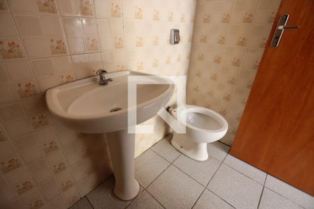 Casa de condomínio para alugar com 150m², 3 quartos e 4 vagas Casa de condomínio para alugar com 150m², 3 quartos e 4 vagasEdícula - banheiro - detalhes