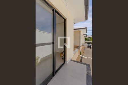 Casa de condomínio à venda com 120m², 4 quartos e 2 vagas Casa de condomínio à venda com 120m², 4 quartos e 2 vagasSuíte - Varanda