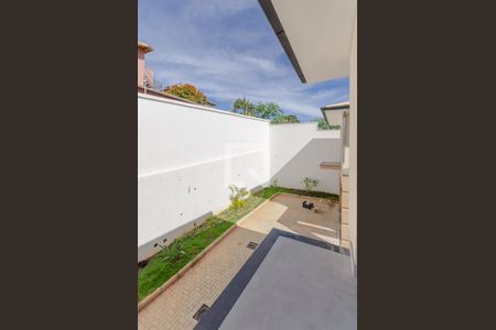 Casa de condomínio à venda com 120m², 4 quartos e 2 vagas Casa de condomínio à venda com 120m², 4 quartos e 2 vagasSuíte - Varanda