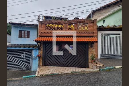 Casa à venda com 240m², 4 quartos e 2 vagas Casa à venda com 240m², 4 quartos e 2 vagasFachada
