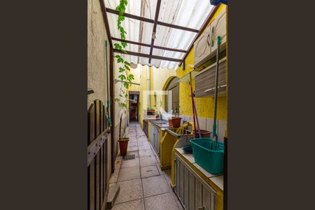 Casa à venda com 240m², 4 quartos e 2 vagas Casa à venda com 240m², 4 quartos e 2 vagasCorredor Externo