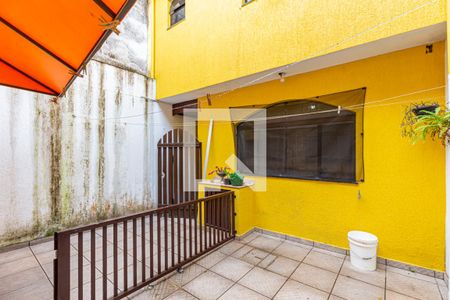 Casa à venda com 240m², 4 quartos e 2 vagas Casa à venda com 240m², 4 quartos e 2 vagasQuintal Fundos