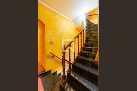 Escada Dormitórios de casa à venda com 4 quartos, 240m² em Vila Progresso, Santo André