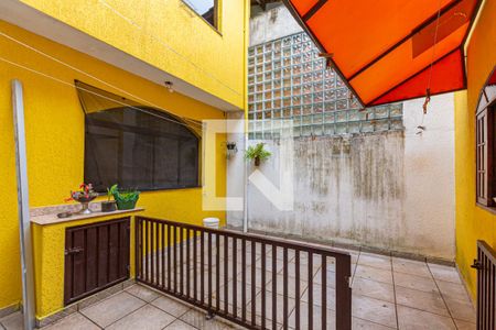 Casa à venda com 240m², 4 quartos e 2 vagas Casa à venda com 240m², 4 quartos e 2 vagasQuintal Fundos