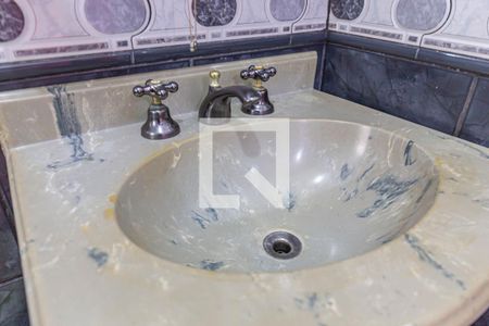 Casa à venda com 240m², 4 quartos e 2 vagas Casa à venda com 240m², 4 quartos e 2 vagasBanheiro da Suite 2