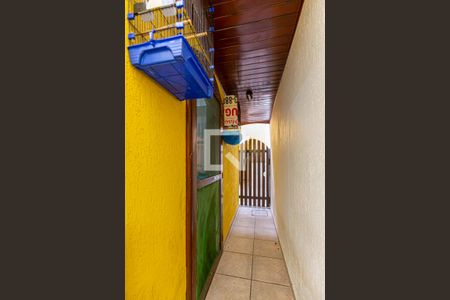 Casa à venda com 240m², 4 quartos e 2 vagas Casa à venda com 240m², 4 quartos e 2 vagasCorredor Externo