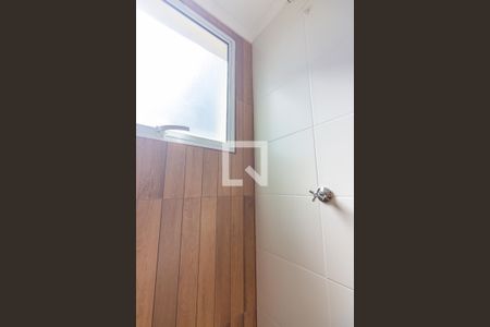 Banheiro  de apartamento à venda com 2 quartos, 52m² em Pestana, Osasco