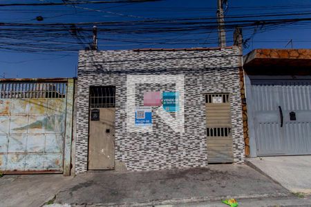 Fachada  de casa para alugar com 1 quarto, 27m² em Parque Boturussu, São Paulo