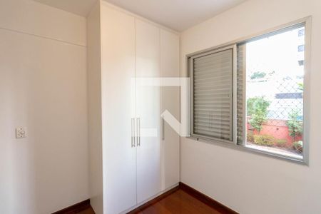 Quarto 2 de apartamento para alugar com 3 quartos, 110m² em Belvedere, Belo Horizonte