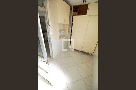 Apartamento à venda com 97m², 3 quartos e 2 vagas Apartamento à venda com 97m², 3 quartos e 2 vagasÁrea de Serviço