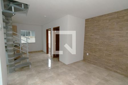 Sala de casa de condomínio para alugar com 2 quartos, 90m² em Rio Tavares, Florianópolis