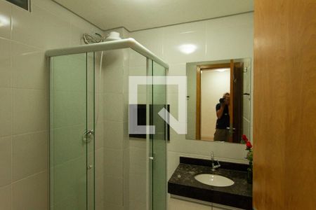 Banheiro de kitnet/studio para alugar com 1 quarto, 29m² em Quinta da Paineira, São Paulo