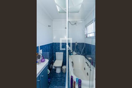 Banheiro suite de casa à venda com 3 quartos, 200m² em Parque São Domingos, São Paulo