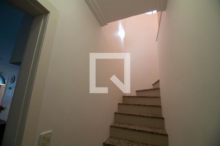 Escada de casa à venda com 3 quartos, 140m² em Chácara Japonesa, São Paulo