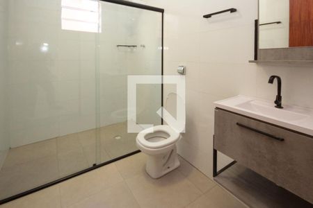 Banheiro de casa de condomínio para alugar com 1 quarto, 46m² em Parque dos Bancarios, São Paulo