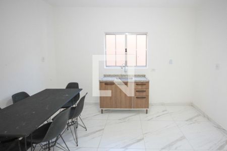 Sala e Cozinha de casa de condomínio para alugar com 1 quarto, 46m² em Parque dos Bancarios, São Paulo