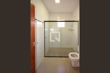 Banheiro de casa de condomínio para alugar com 1 quarto, 46m² em Parque dos Bancarios, São Paulo