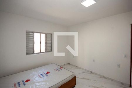 Quarto de casa de condomínio para alugar com 1 quarto, 30m² em Parque dos Bancarios, São Paulo