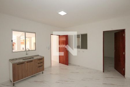 Sala e Cozinha de casa para alugar com 1 quarto, 52m² em Parque dos Bancarios, São Paulo
