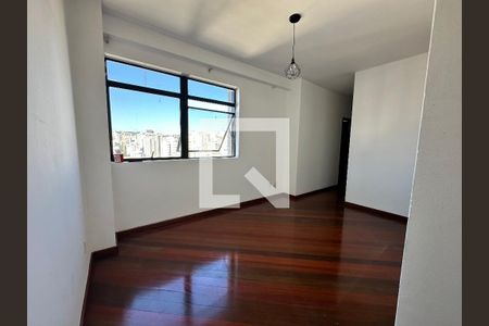 sala de apartamento para alugar com 3 quartos, 80m² em Funcionários, Belo Horizonte