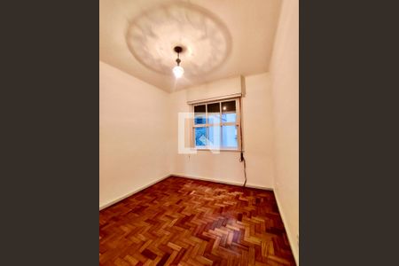 Quarto 1 de apartamento para alugar com 2 quartos, 62m² em Copacabana, Rio de Janeiro