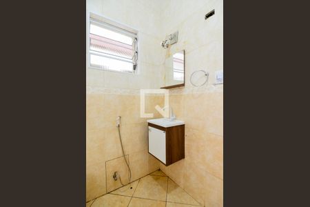 Banheiro de kitnet/studio para alugar com 1 quarto, 14m² em Vila Galvão, Guarulhos