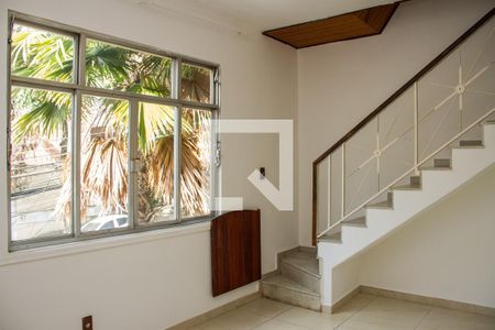 Casa de condomínio à venda com 100m², 2 quartos e 2 vagasSala