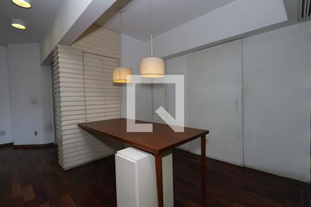 Sala de apartamento à venda com 3 quartos, 138m² em Paraíso, São Paulo