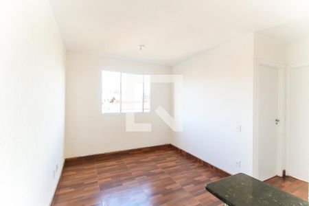 Sala de apartamento para alugar com 2 quartos, 47m² em Jardim das Oliveiras, Itaquaquecetuba