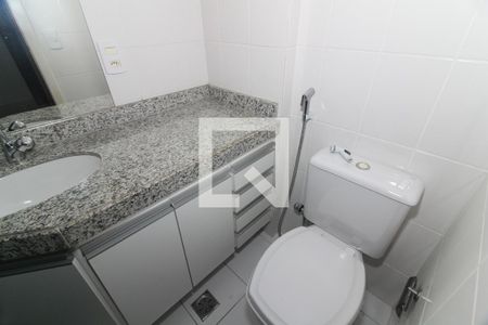 Banheiro de apartamento à venda com 1 quarto, 36m² em Coração Eucarístico, Belo Horizonte