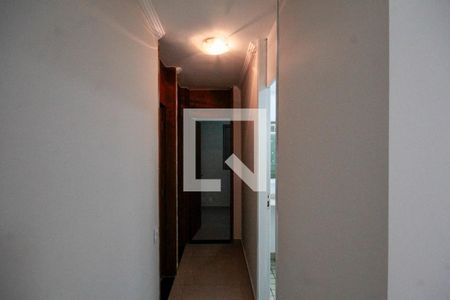 Corredor de apartamento para alugar com 3 quartos, 64m² em Vila Graciosa, São Paulo