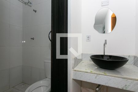 Banheiro de apartamento para alugar com 1 quarto, 30m² em Vila Marieta, São Paulo