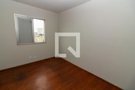 Quarto 1 de apartamento para alugar com 2 quartos, 60m² em Parque Pinheiros, Taboão da Serra