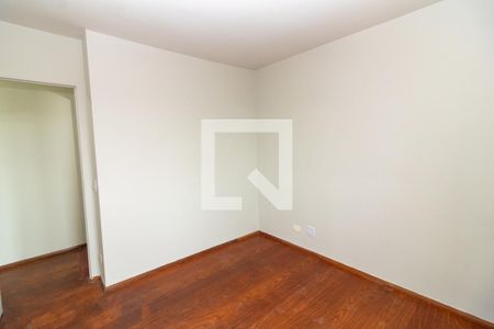 Quarto 2 de apartamento para alugar com 2 quartos, 60m² em Parque Pinheiros, Taboão da Serra